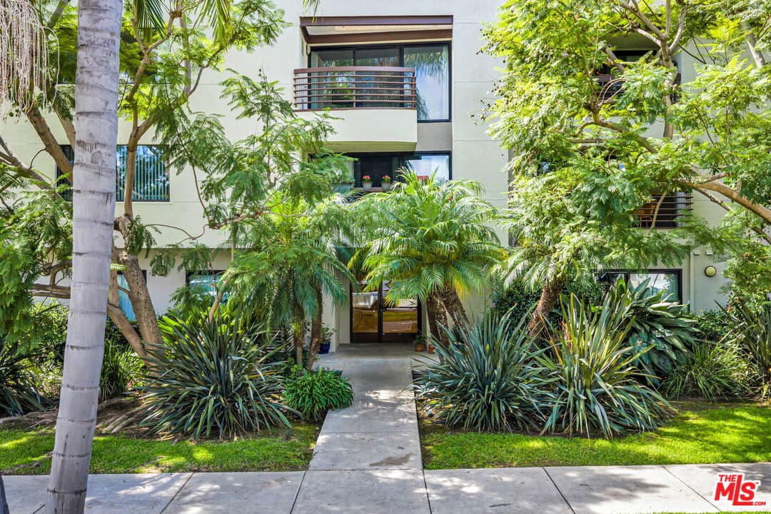 3 bd, 2 ba Apartment in Santa Monica, CA — $4,519/mo — photo 1