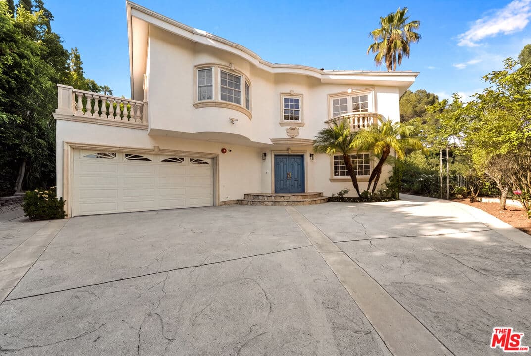 4 bd, 5 ba House in Beverly Hills, CA — $19,500/mo — photo 2