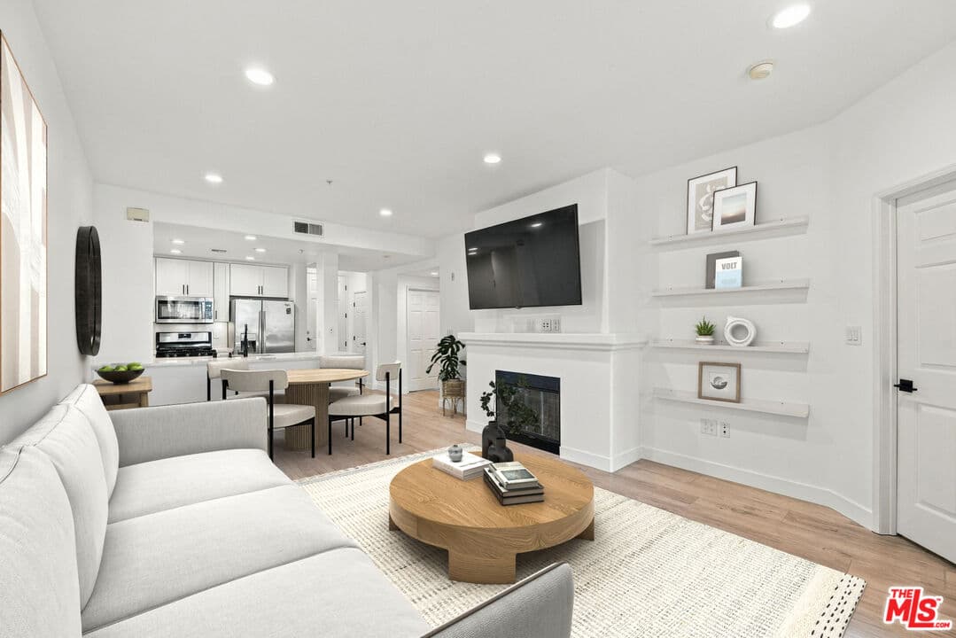 2 bd, 2 ba Condo in Playa Vista, CA — $4,575/mo — photo 1