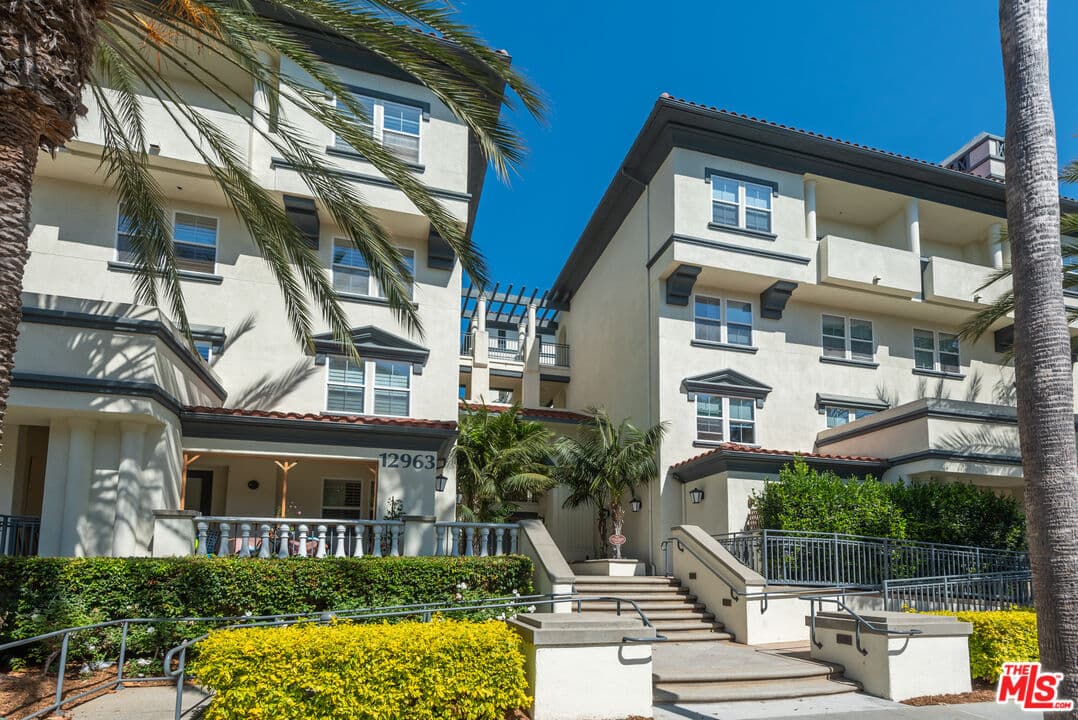 2 bd, 2 ba Condo in Playa Vista, CA — $4,575/mo — photo 2