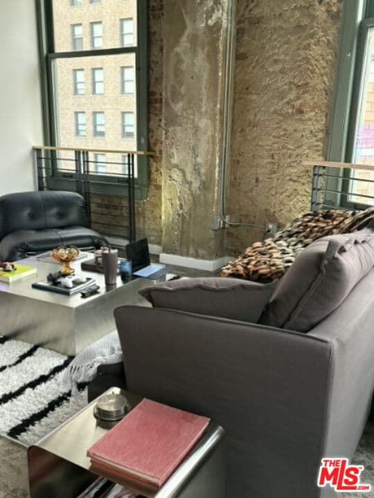 2 bd, 3 ba Townhouse in Los Angeles, CA — $5,200/mo — photo 2