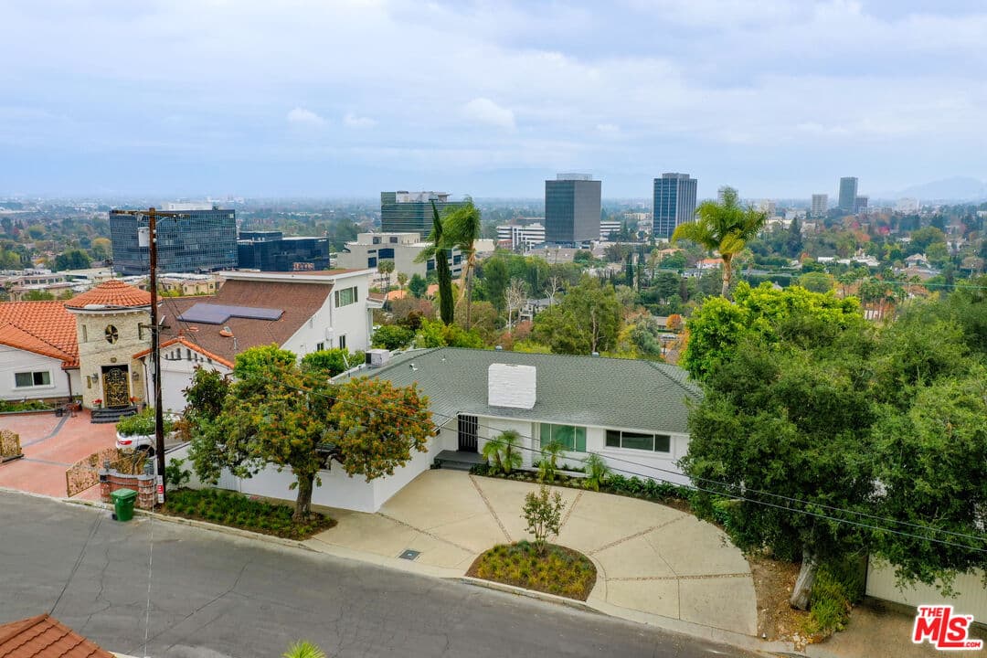 3 bd, 3 ba House in Los Angeles, CA — $8,500/mo — photo 2