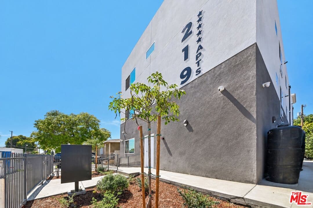 1BR Townhouse in Los Angeles β $1,999/mo