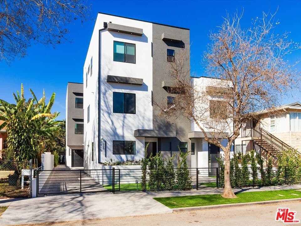 3 bd, 3 ba House in Los Angeles, CA — $4,695/mo — photo 2