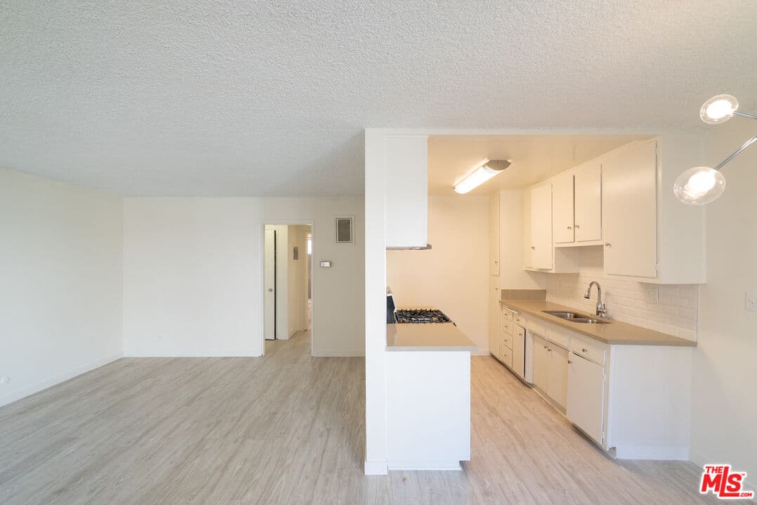 2 bd, 2 ba Apartment in West Hollywood, CA — $2,950/mo — photo 2