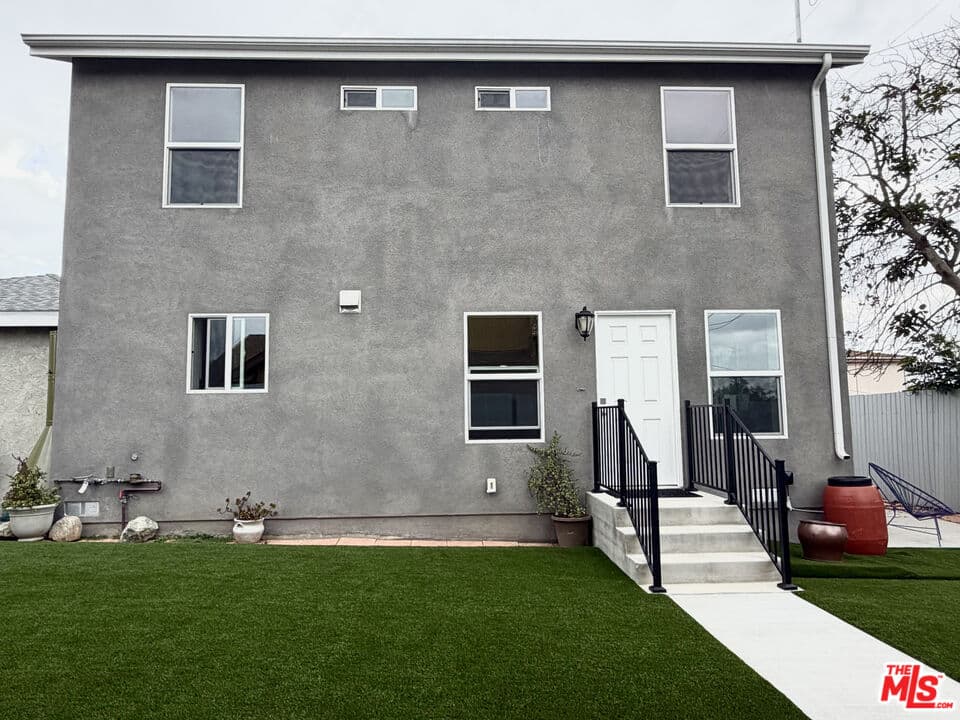 2 bd, 3 ba House in Inglewood, CA — $3,300/mo — photo 1