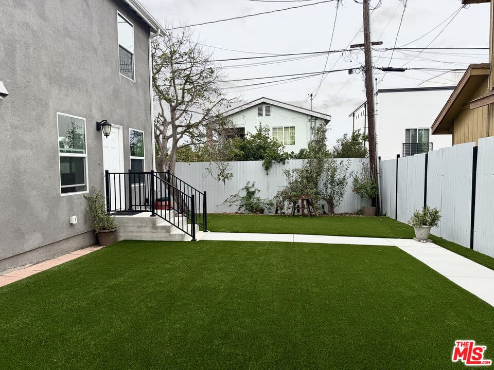 2 bd, 3 ba House in Inglewood, CA — $3,300/mo — photo 2