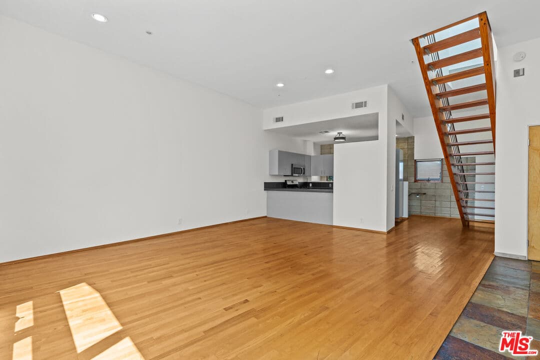 2 bd, 3 ba Townhouse in Venice, CA — $7,000/mo — photo 2