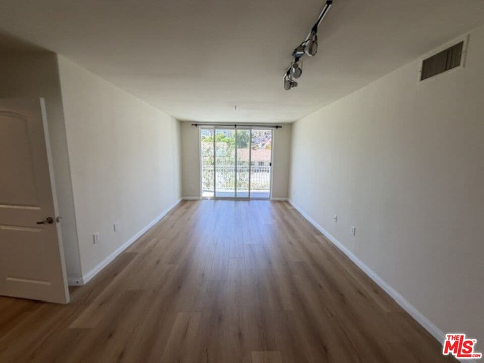 2 bd, 2 ba Condo in Los Angeles, CA — $2,900/mo — photo 2