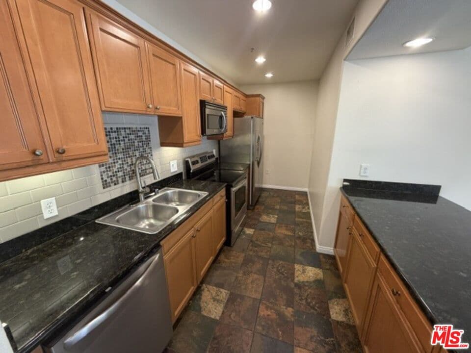 2 bd, 2 ba Condo in Los Angeles, CA — $2,900/mo — photo 1