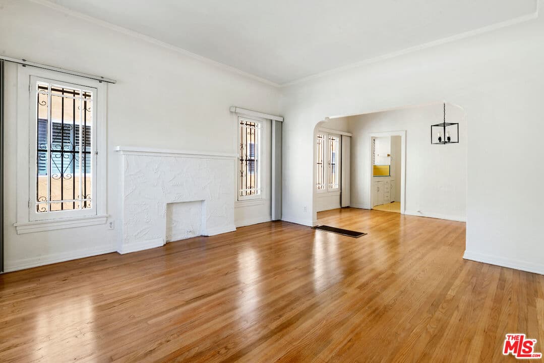 2 bd, 1 ba Townhouse in Los Angeles, CA — $2,800/mo — photo 2