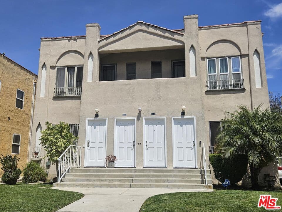 2 bd, 1 ba Townhouse in Los Angeles, CA — $2,800/mo — photo 1