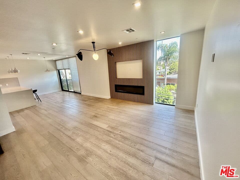 4 bd, 5 ba Townhouse in Los Angeles, CA — $9,950/mo — photo 2