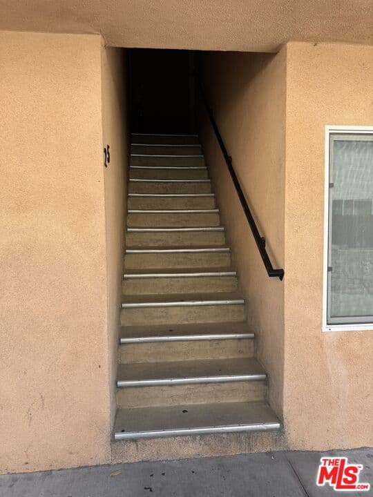 3 bd, 2 ba Apartment in Los Angeles, CA — $2,800/mo — photo 2