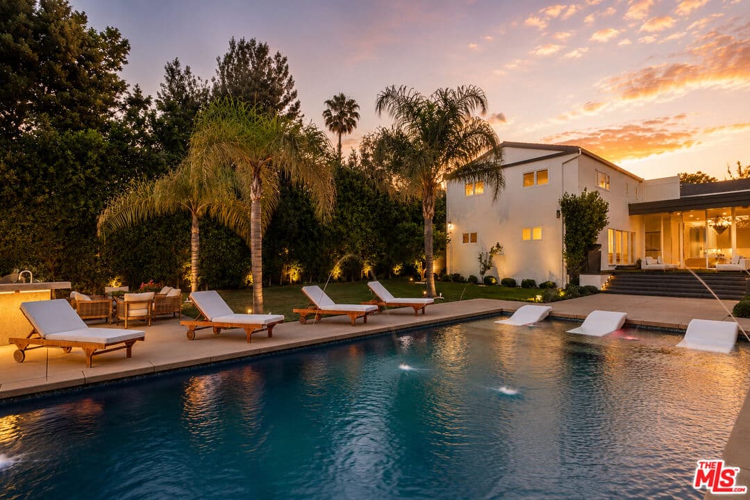 7 bd, 9 ba House in Beverly Hills, CA — $49,995/mo — photo 2