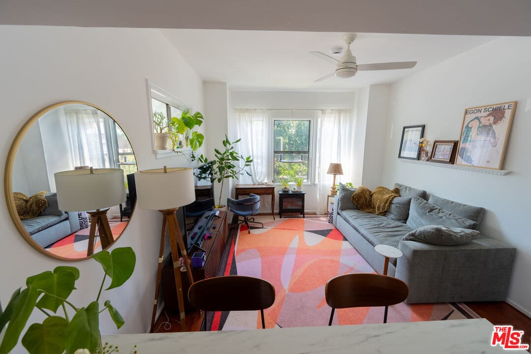 2 bd, 2 ba Townhouse in Los Angeles, CA — $4,195/mo — photo 2