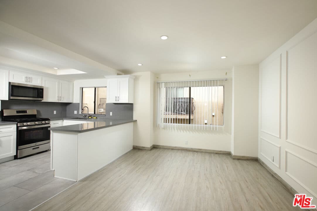 2 bd, 3 ba Condo in Los Angeles, CA — $2,799/mo — photo 2