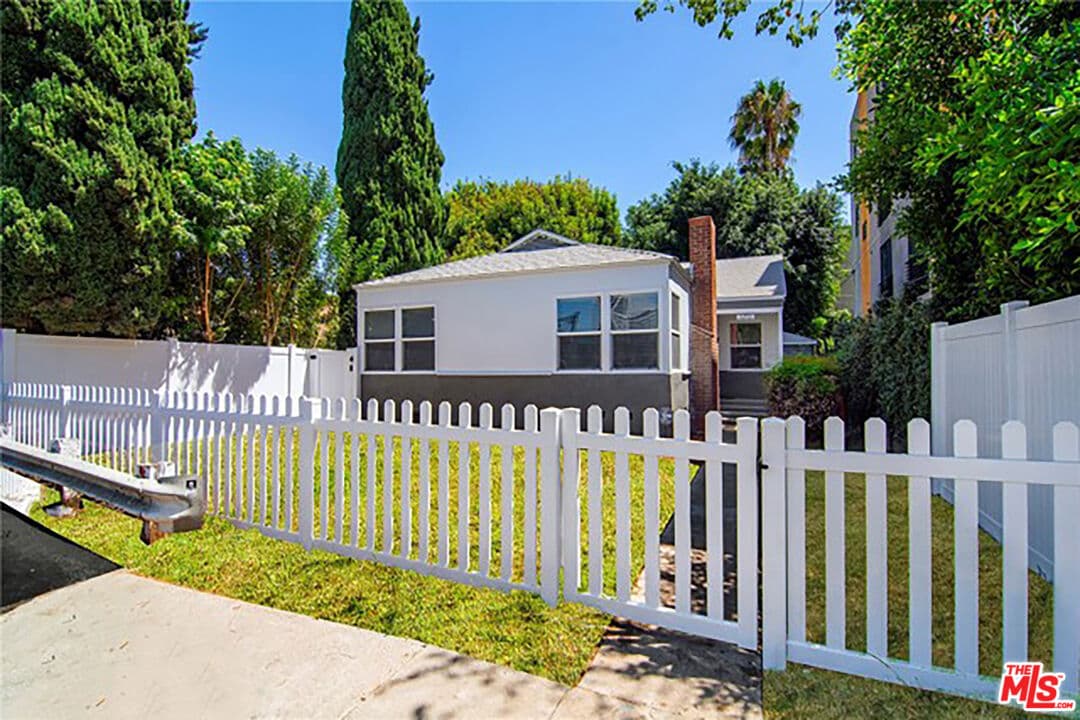 3 bd, 2 ba House in Los Angeles, CA — $4,500/mo — photo 2