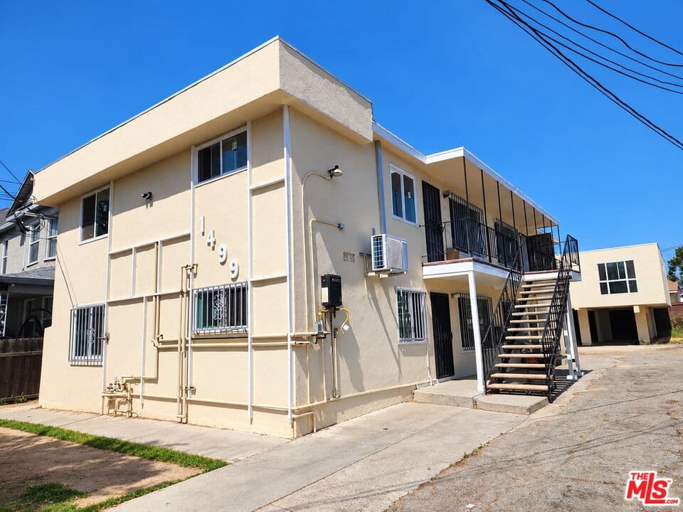 2BR Apartment in Los Angeles β $2,200/mo