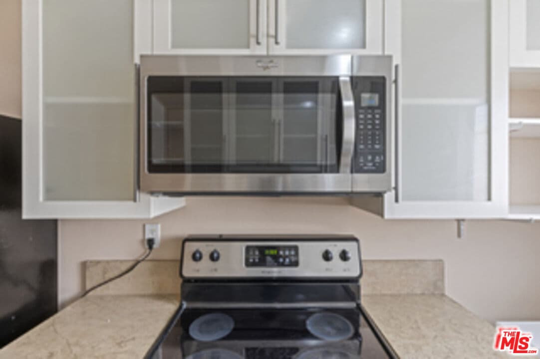 2 bd, 2 ba Condo in Los Angeles, CA — $3,200/mo — photo 2