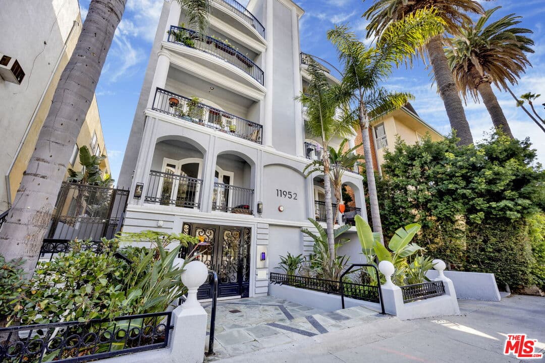 2 bd, 3 ba Condo in Los Angeles, CA — $5,500/mo — photo 1