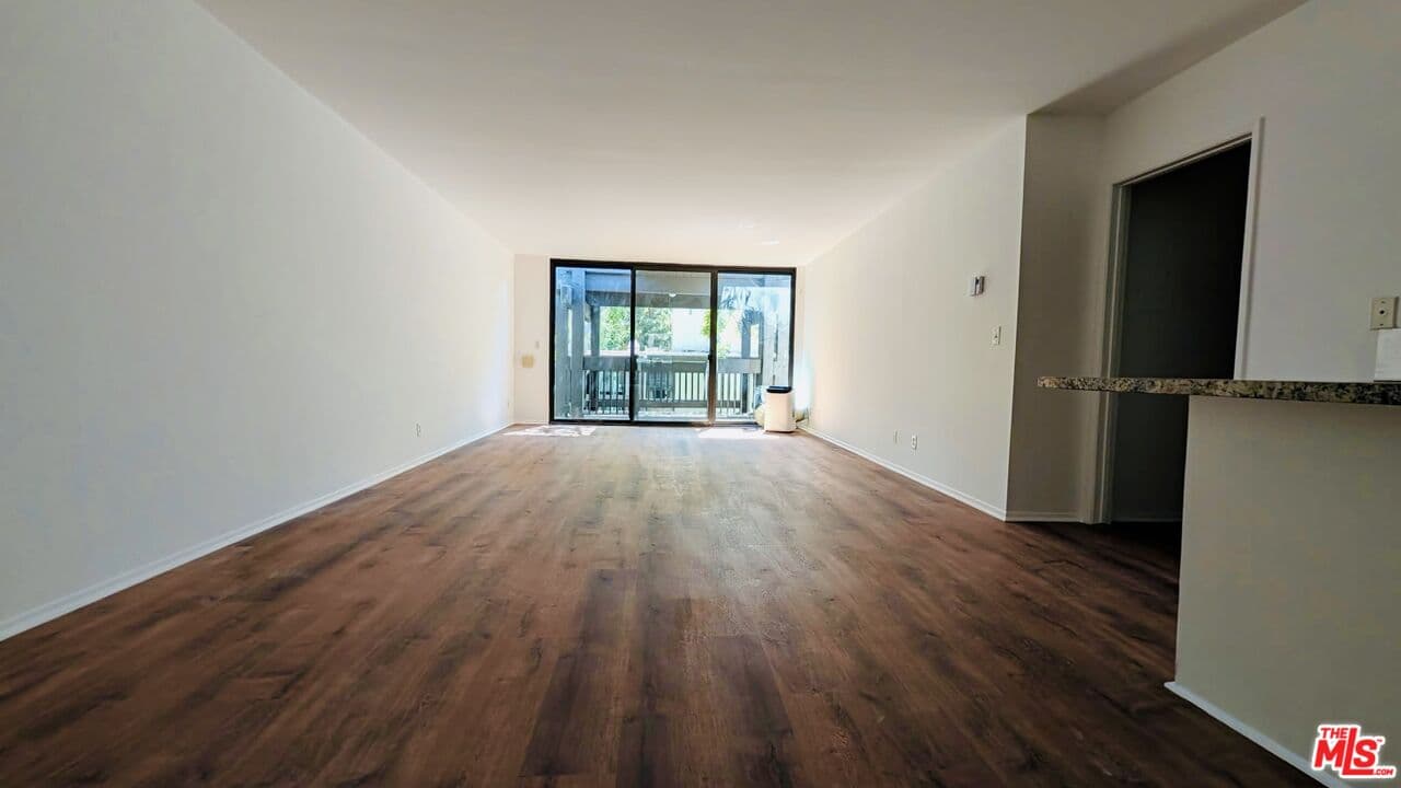 2 bd, 2 ba Condo in Los Angeles, CA — $3,600/mo — photo 2
