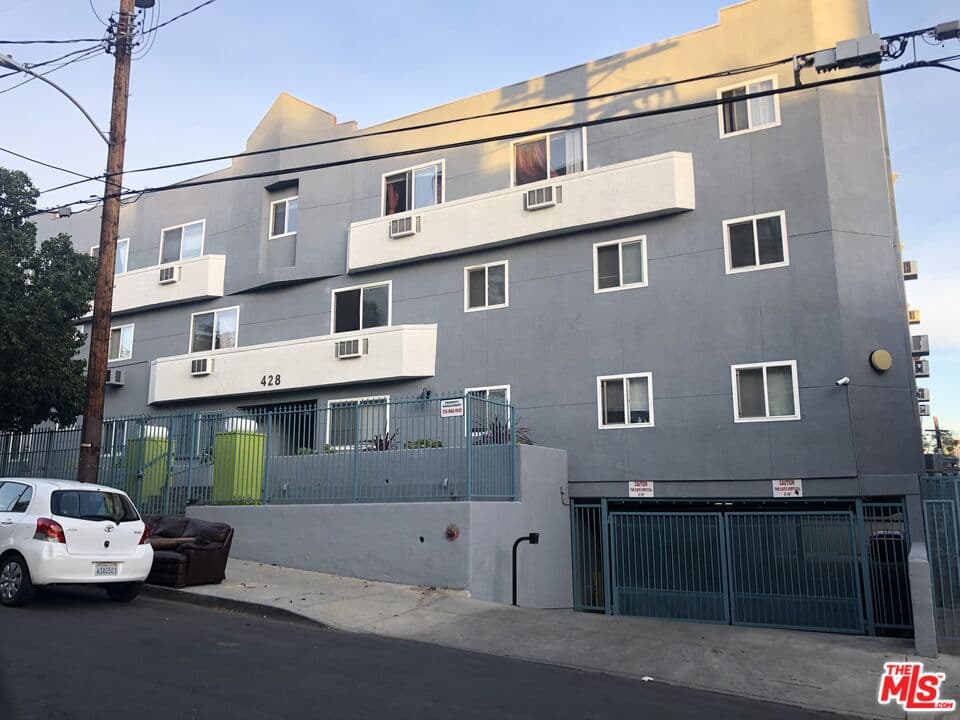 1 bd, 1 ba Townhouse in Los Angeles, CA — $1,690/mo — photo 1