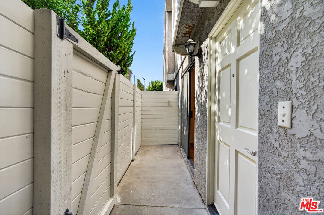 2 bd, 3 ba Condo in Santa Monica, CA — $4,550/mo — photo 2