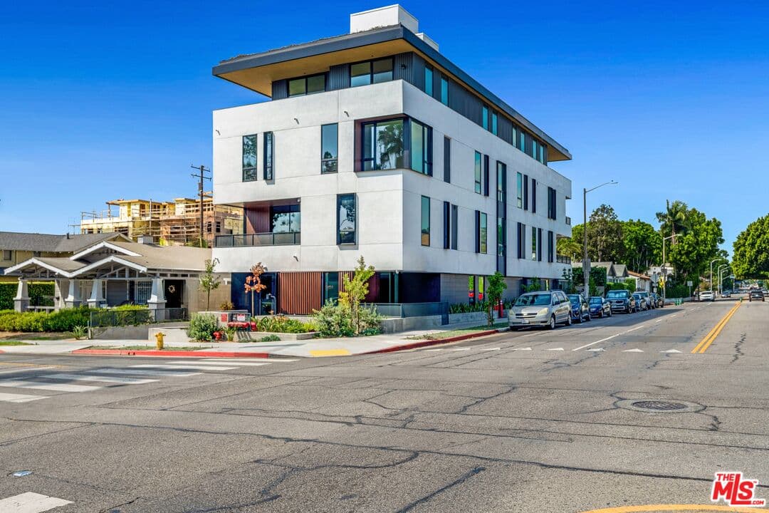 2 bd, 2 ba Apartment in West Hollywood, CA — $6,995/mo — photo 2