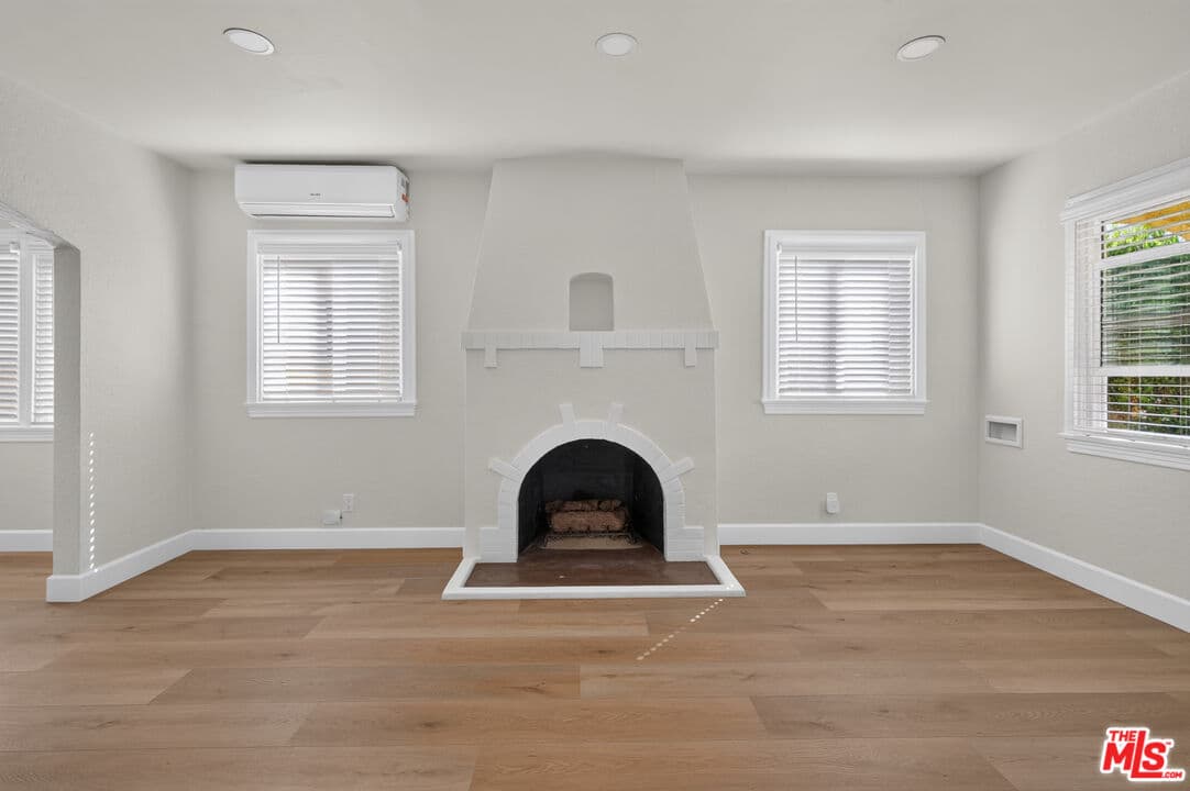 2 bd, 2 ba House in Los Angeles, CA — $4,995/mo — photo 2