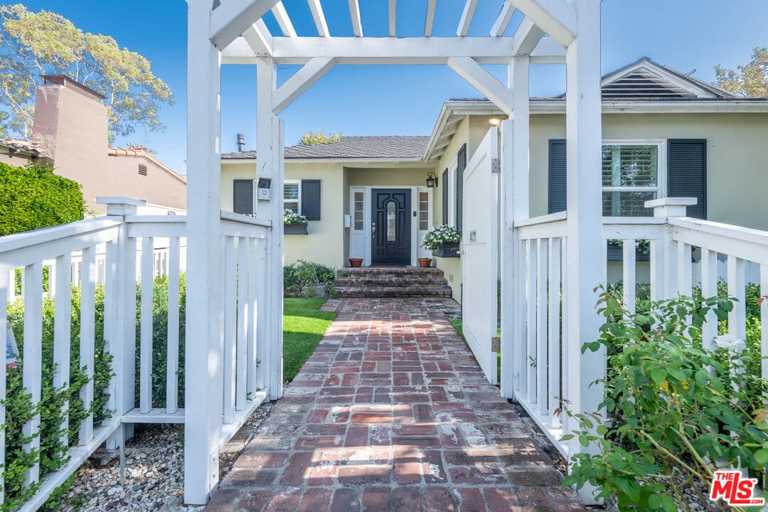 3 bd, 2 ba House in Los Angeles, CA — $8,995/mo — photo 2