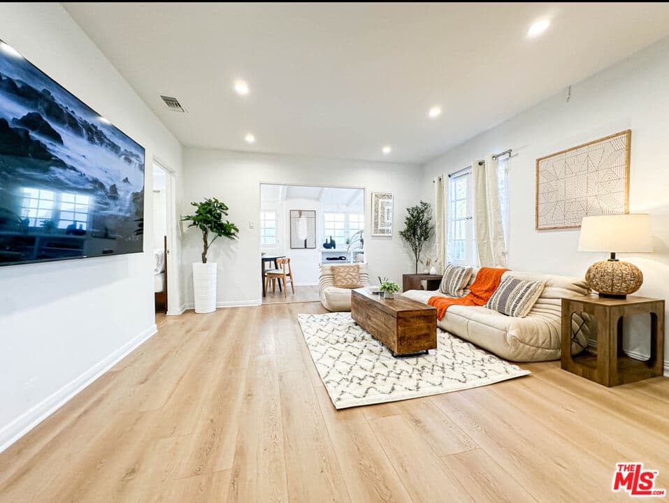 2 bd, 2 ba Townhouse in Beverly Hills, CA — $3,995/mo — photo 1