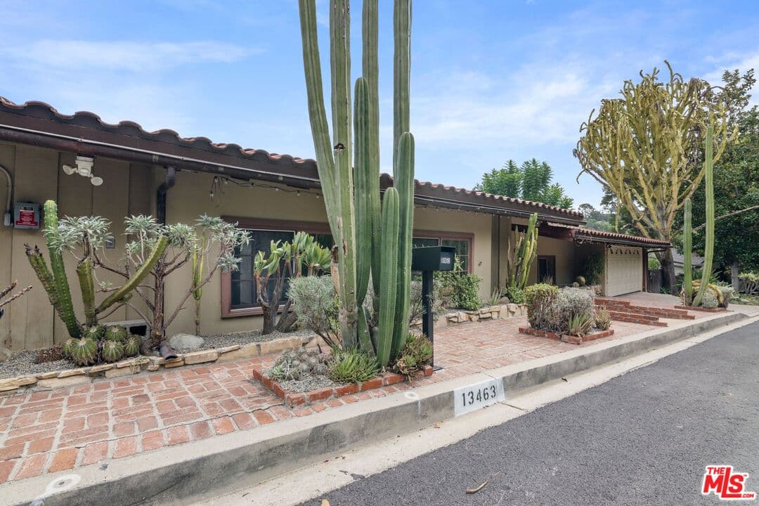 5 bd, 3 ba House in Sherman Oaks, CA — $8,000/mo — photo 2