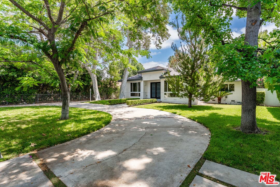 5 bd, 6 ba House in Los Angeles, CA — $15,995/mo — photo 1