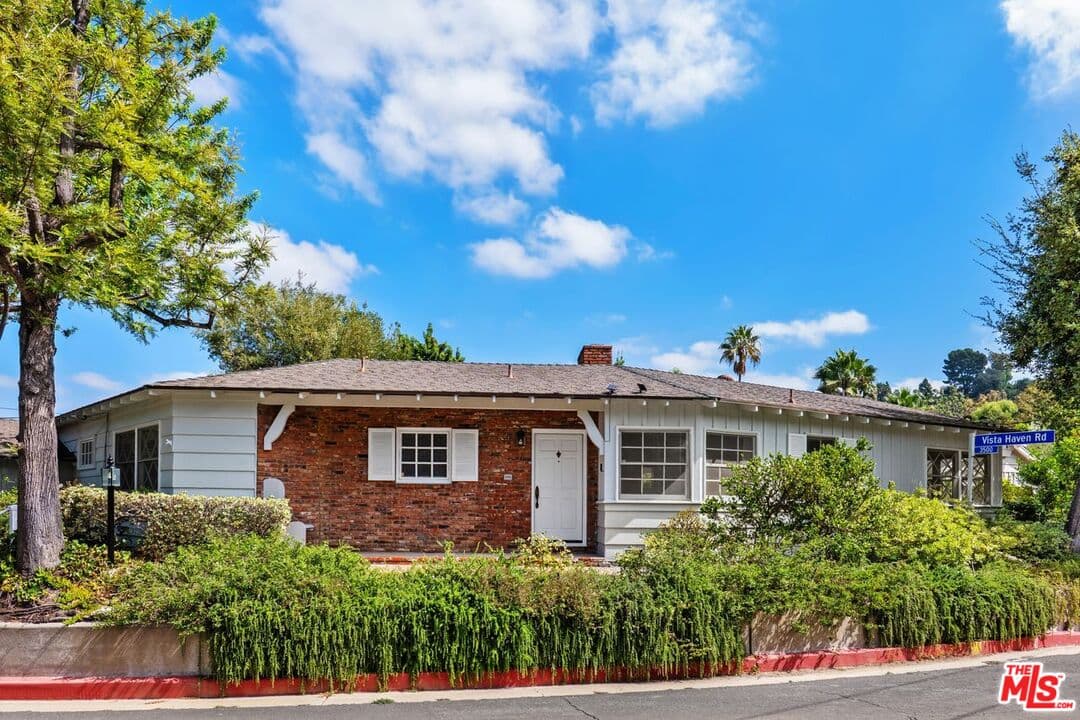 2 bd, 2 ba House in Sherman Oaks, CA — $6,500/mo — photo 1