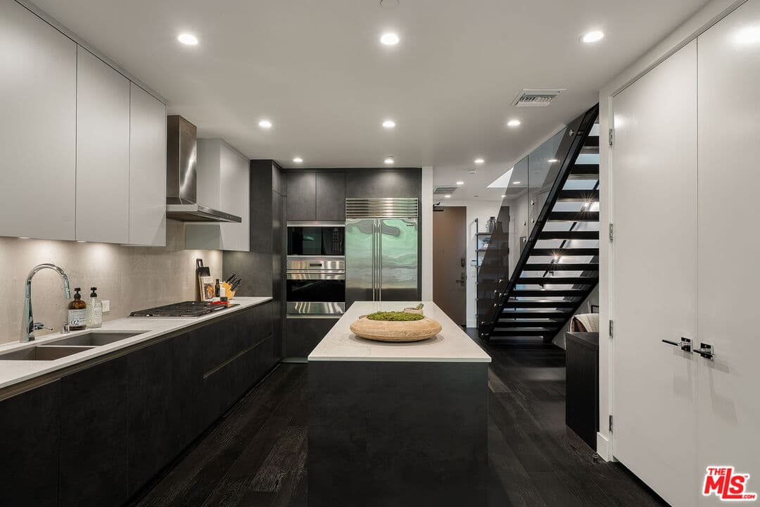 1 bd, 2 ba Condo in Los Angeles, CA — $8,995/mo — photo 1