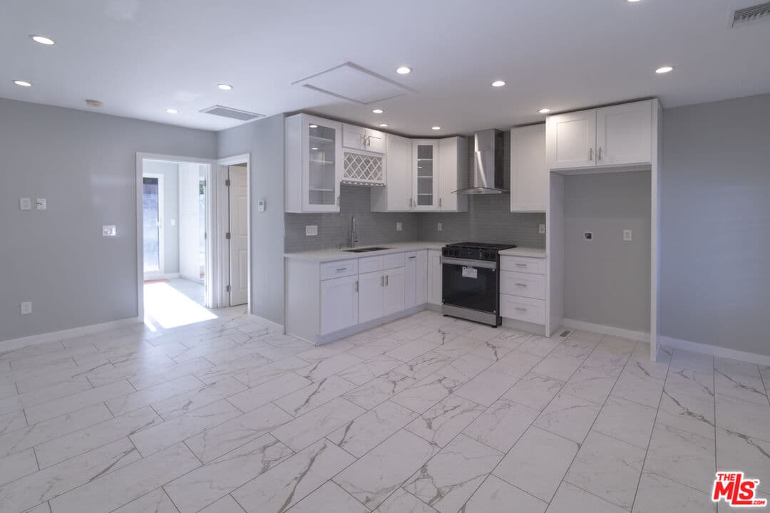 1BR House in Burbank β $2,300/mo