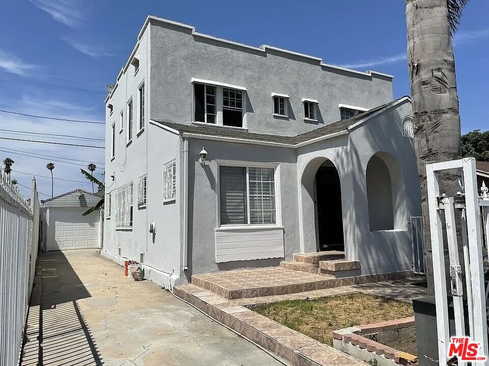 2BR Townhouse in Los Angeles β $2,695/mo