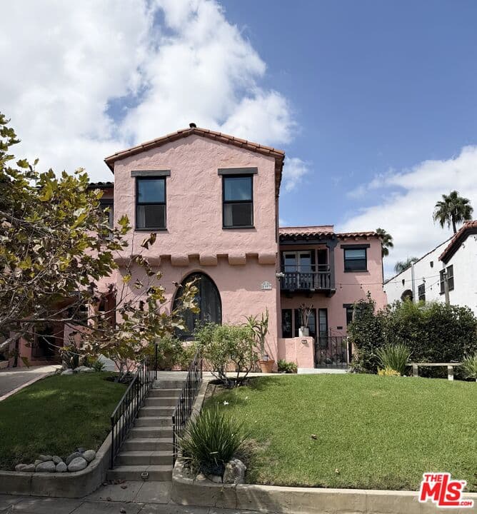 4 bd, 2 ba Apartment in Los Angeles, CA — $6,100/mo — photo 2