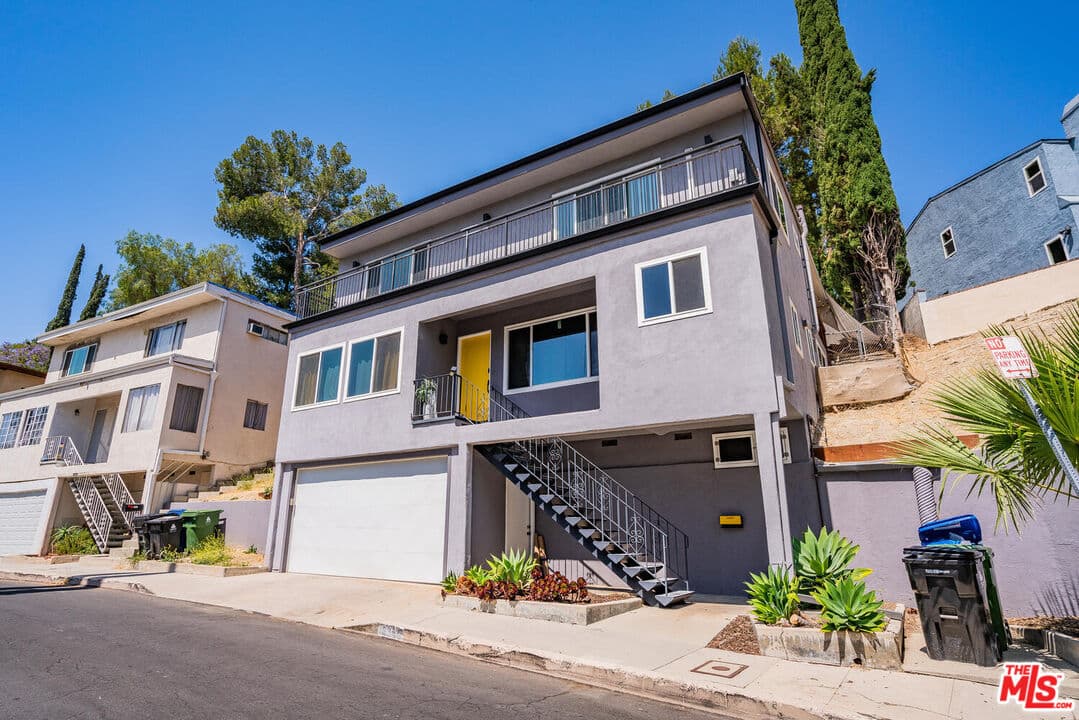 3 bd, 3 ba Townhouse in Woodland Hills, CA — $5,900/mo — photo 1