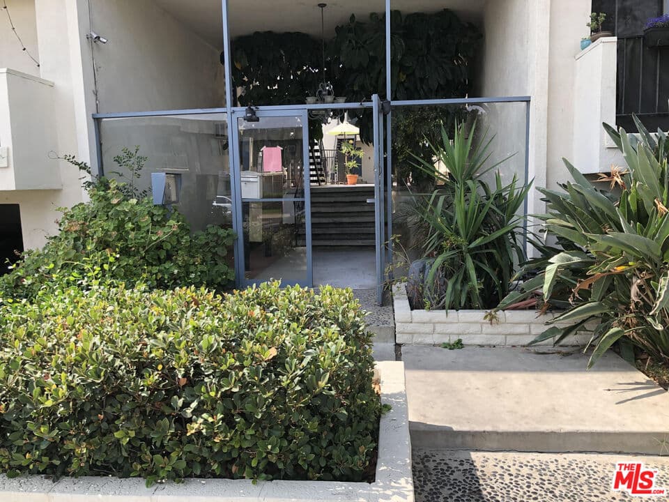 2 bd, 2 ba Townhouse in Los Angeles, CA — $2,500/mo — photo 1