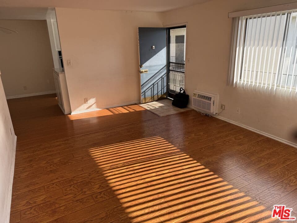 2 bd, 2 ba Townhouse in Los Angeles, CA — $2,500/mo — photo 2