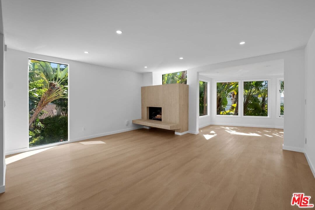 2 bd, 3 ba House in Beverly Hills, CA — $6,995/mo — photo 2