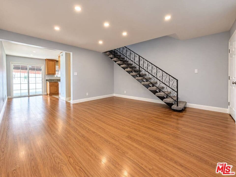 2BR Townhouse in Tujunga — $2,600/mo