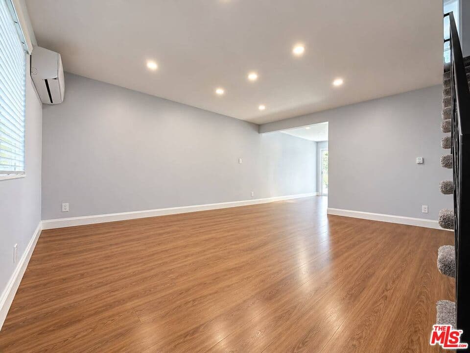 2 bd, 2 ba Townhouse in Tujunga, CA — $2,600/mo — photo 2