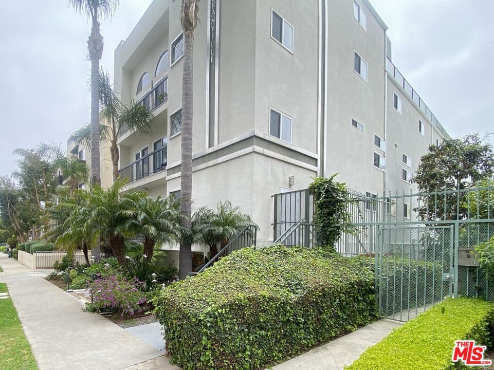 3 bd, 3 ba Condo in Los Angeles, CA — $4,500/mo — photo 1