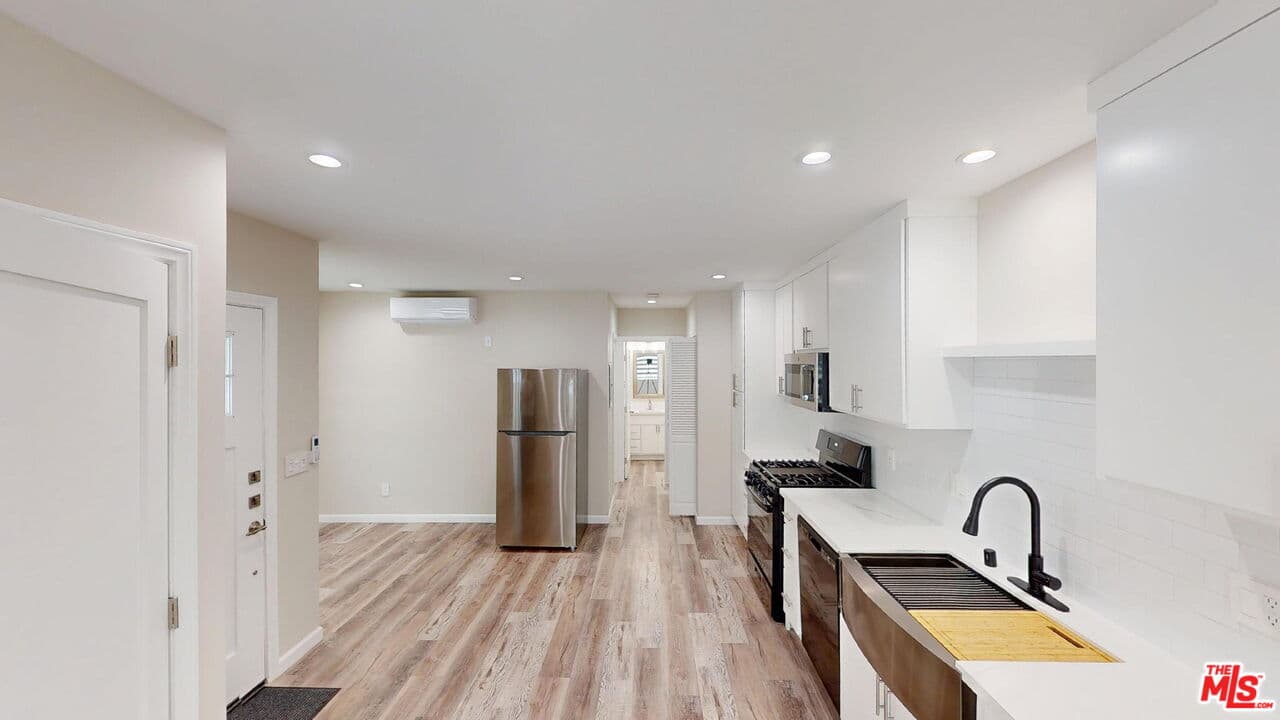 1BR Townhouse in Los Angeles β $2,300/mo