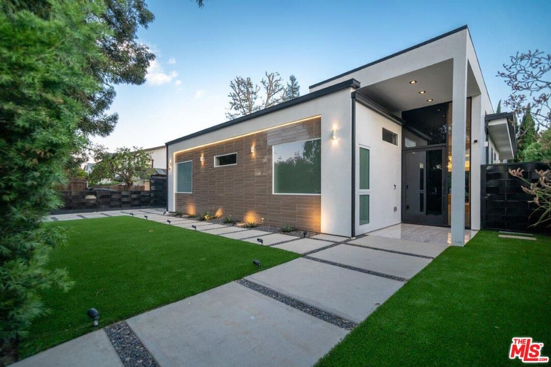 4 bd, 4 ba House in Valley Village, CA — $15,850/mo — photo 2