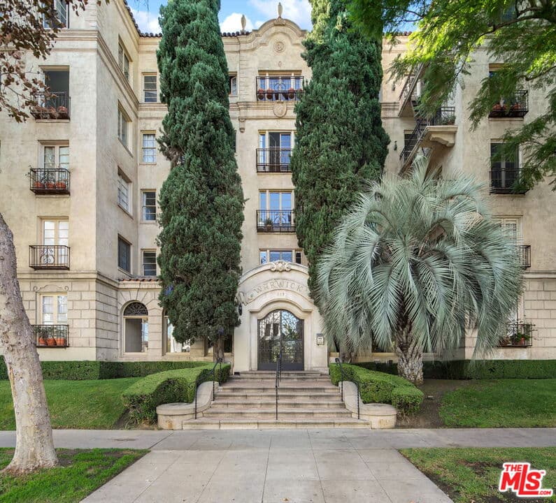 1 bd, 1 ba Condo in Los Angeles, CA — $4,200/mo — photo 1