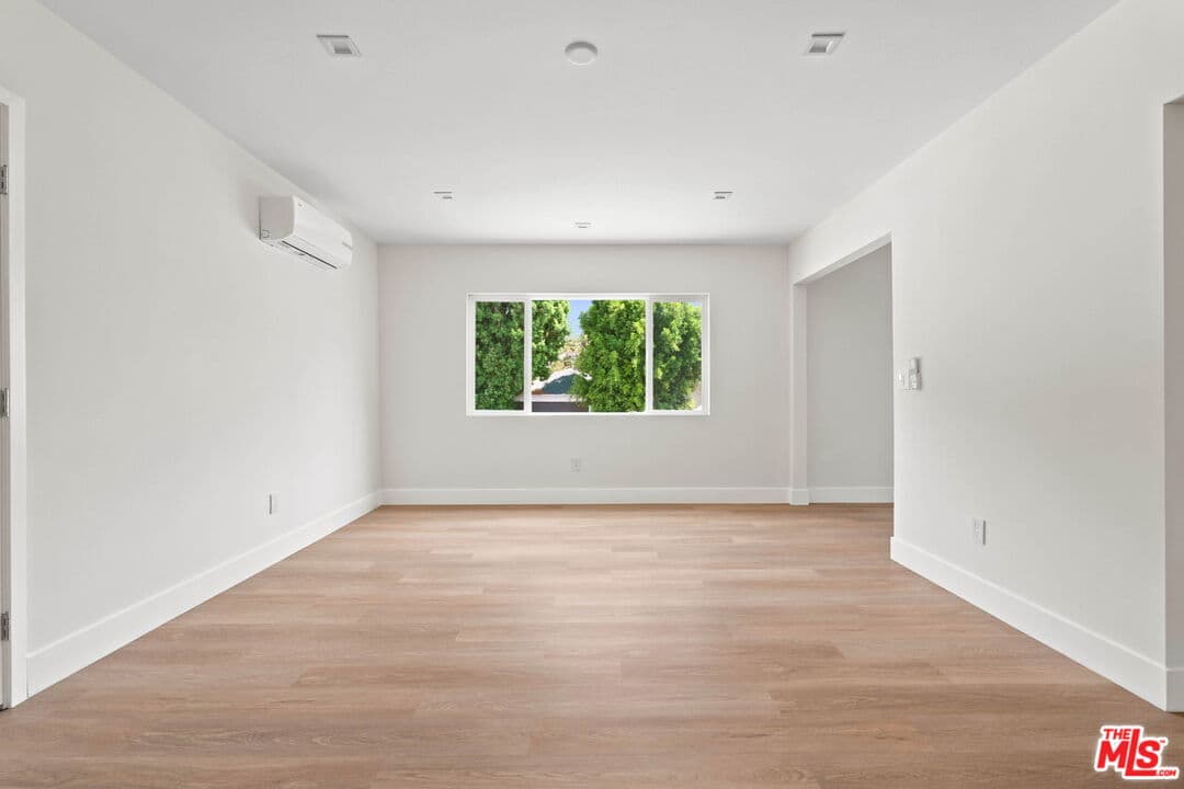 1 bd, 1 ba Townhouse in Los Angeles, CA — $2,585/mo — photo 2